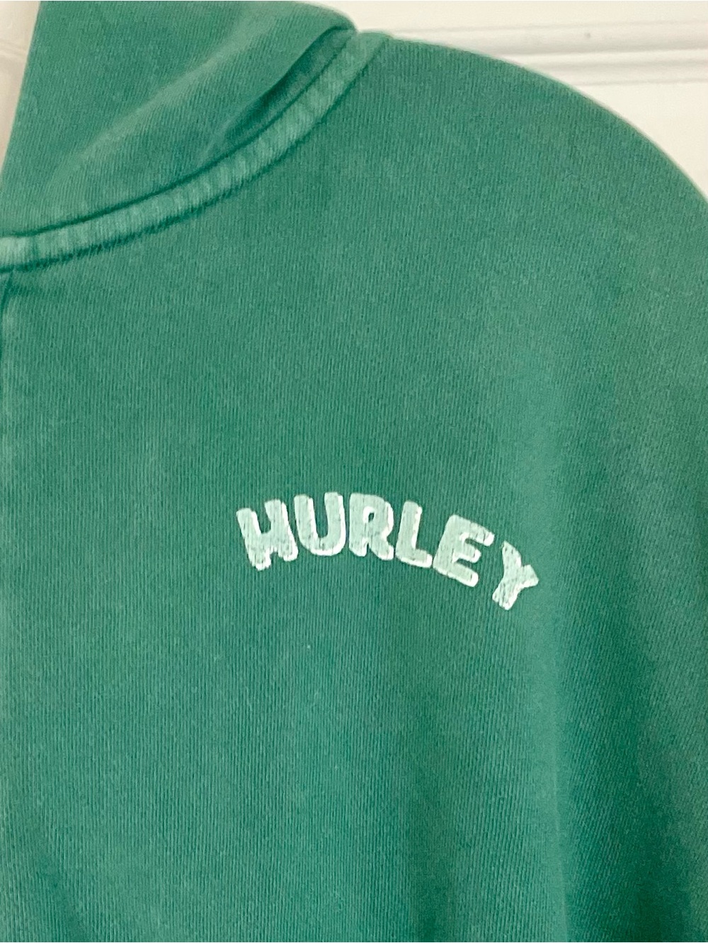Hurley It’s Earth Day Every Day Green Graphic Cropped Hoodie - Picture 4 of 5